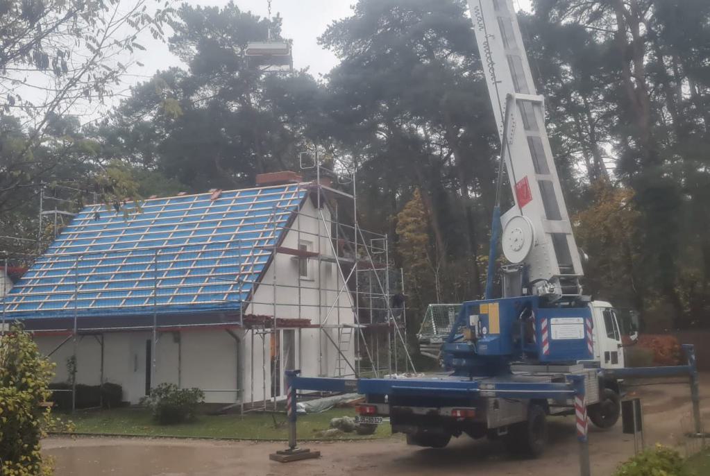 kranarbeiten-dacheindeckung-dachabu-zimmerei-flemming-001